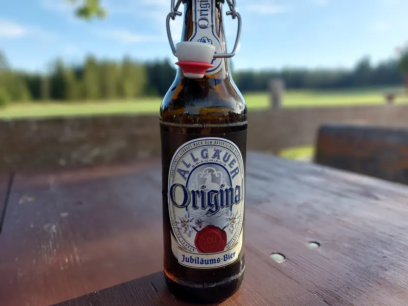 Allgäuer Bier mit Blick ins Grüne